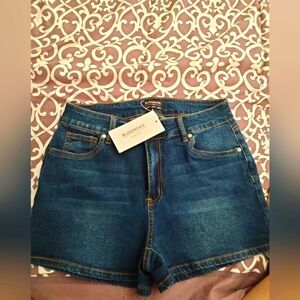 NWT Women's BloomChic jean High rise shorts size 12